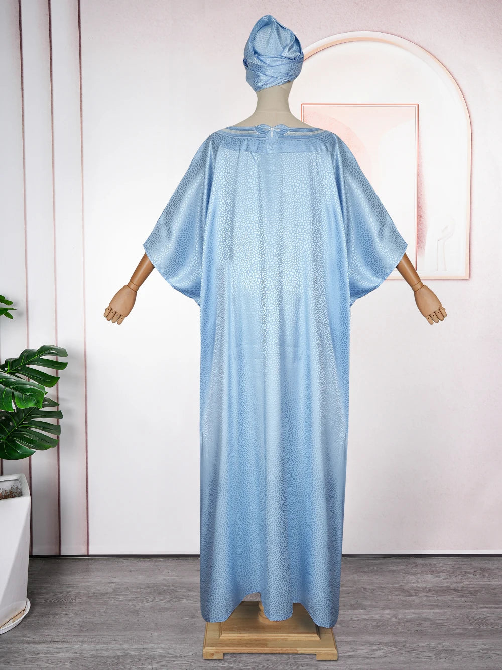 Elevate your style with our Abayas for women. Perfect for African Muslim fashion, Caftan Marocain, evening parties and more!