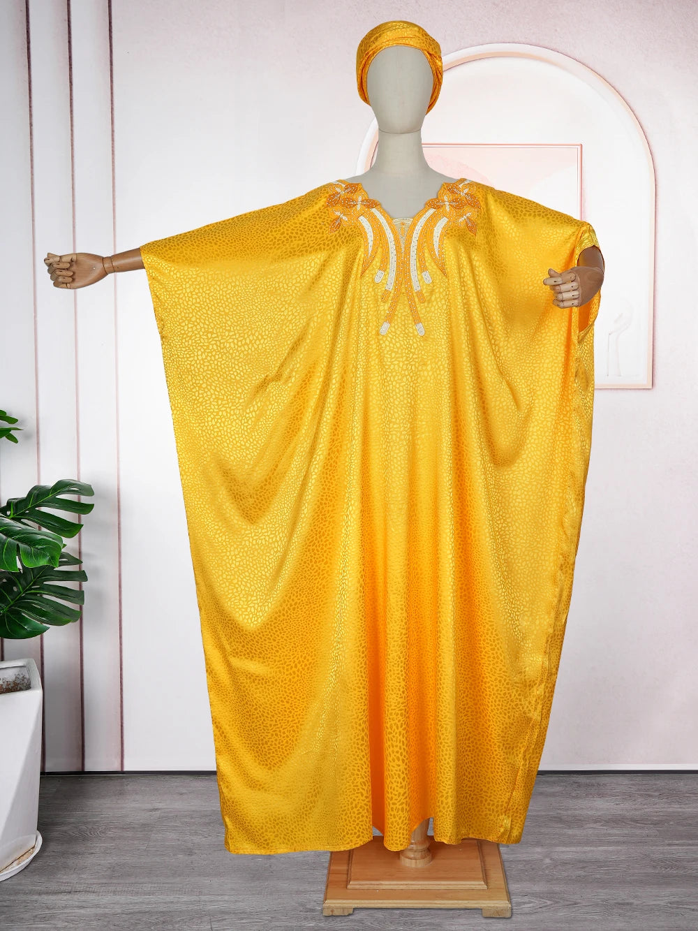 Elevate your style with our Abayas for women. Perfect for African Muslim fashion, Caftan Marocain, evening parties and more!