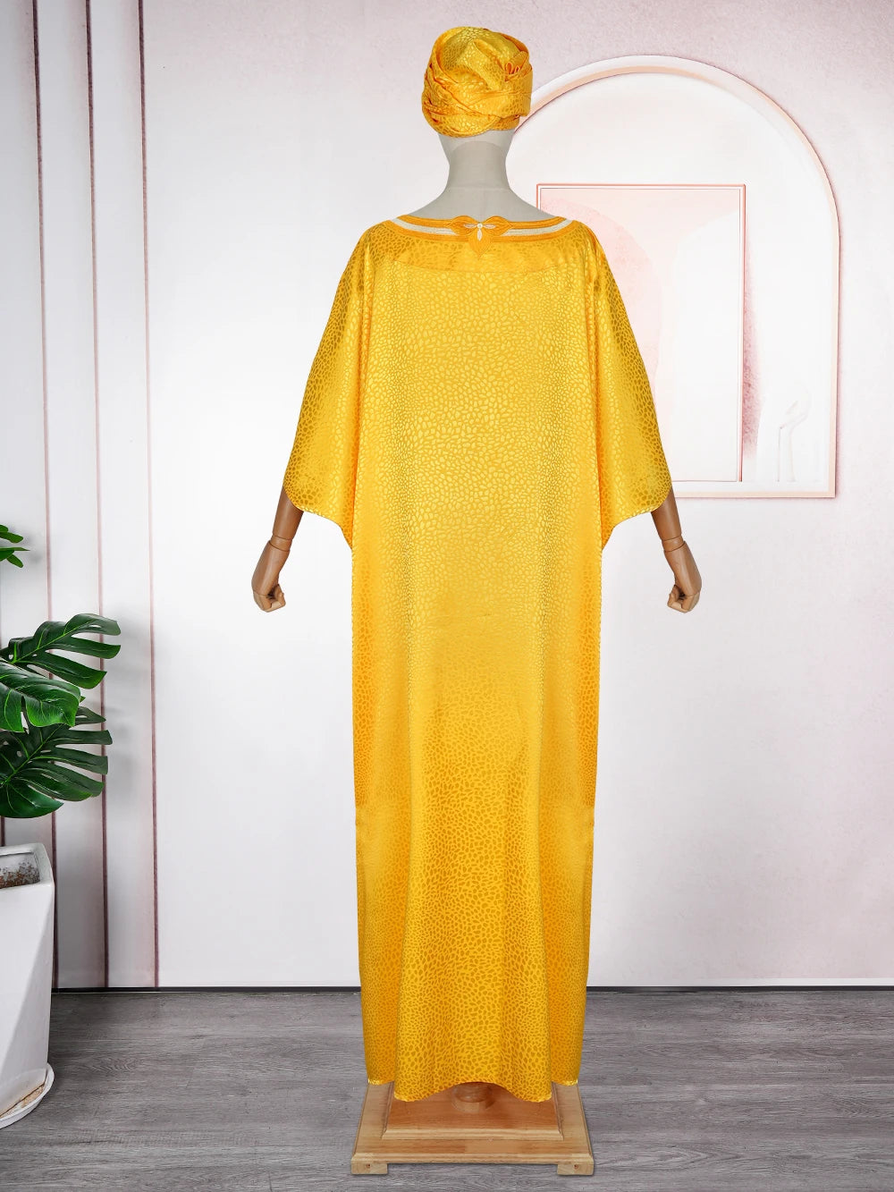 Elevate your style with our Abayas for women. Perfect for African Muslim fashion, Caftan Marocain, evening parties and more!